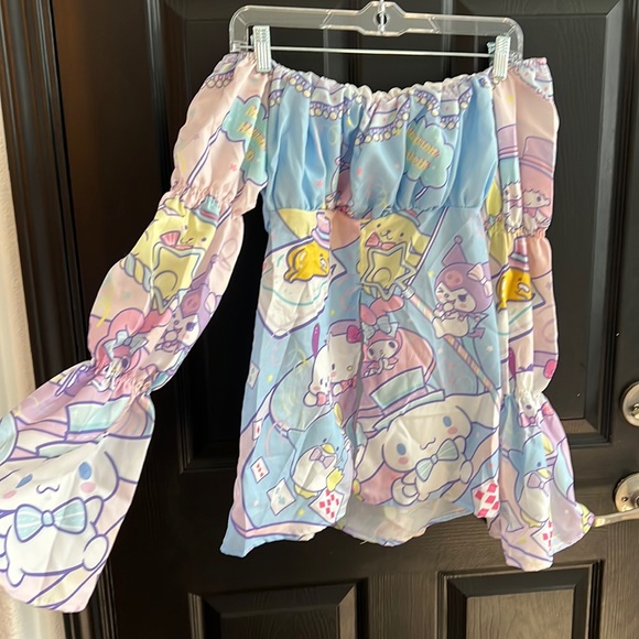 NWT hello kitty Sanrio off the shoulder top!! - Picture 1 of 8